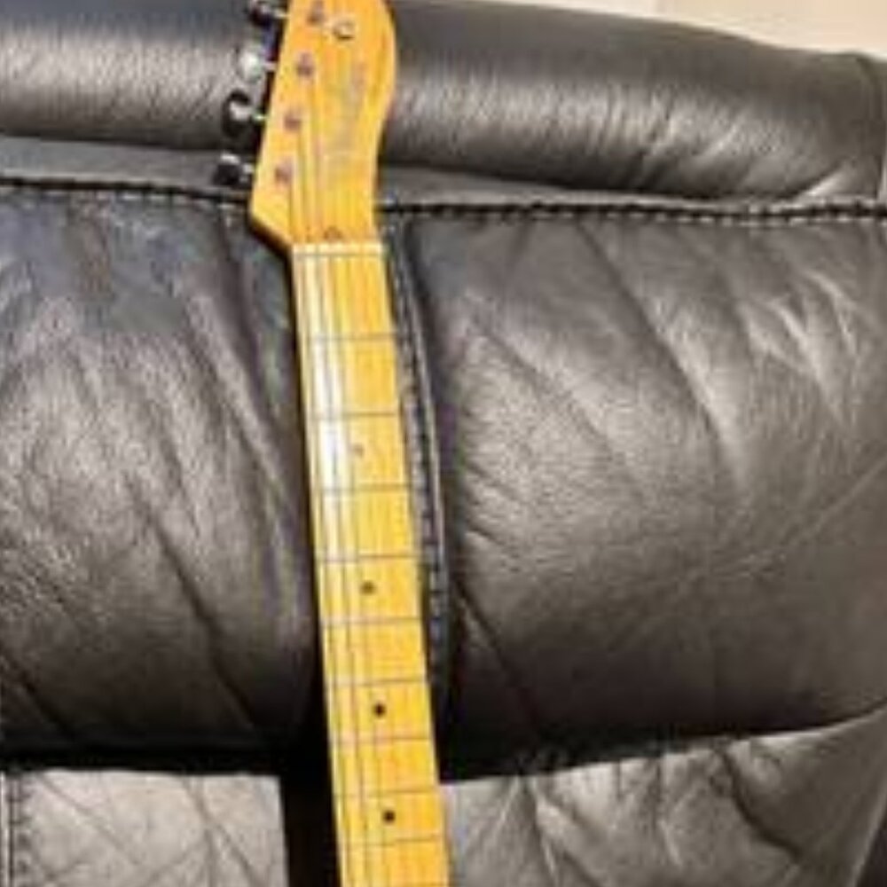 fender electric guitar - Picture 2 of 2